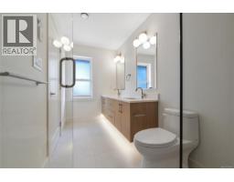 Patio - 1 4430 Shore Way, Saanich, BC V8N3T9 Photo 14