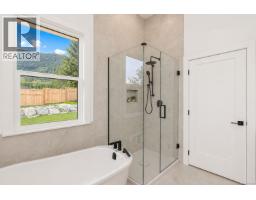 464 Mountain View Dr, Lake Cowichan, BC V0R2G1 Photo 16
