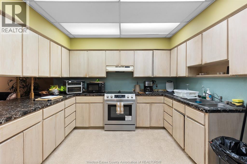 4774-4780 WYANDOTTE STREET West - Image 33