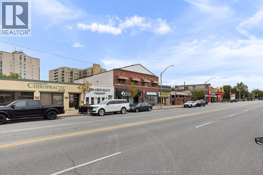 4774-4780 WYANDOTTE STREET West - 4