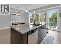 4pc Bathroom - 4616 82 Street Nw, Calgary, AB T3B2P7 Photo 9