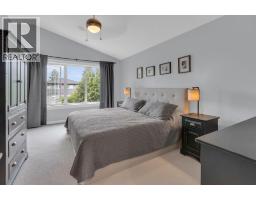4pc Bathroom - 4616 82 Street Nw, Calgary, AB T3B2P7 Photo 16