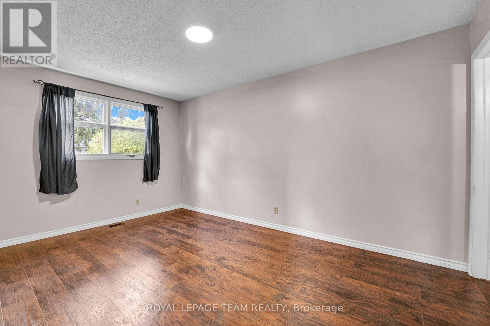 101 COUNTRY LANE W - 27