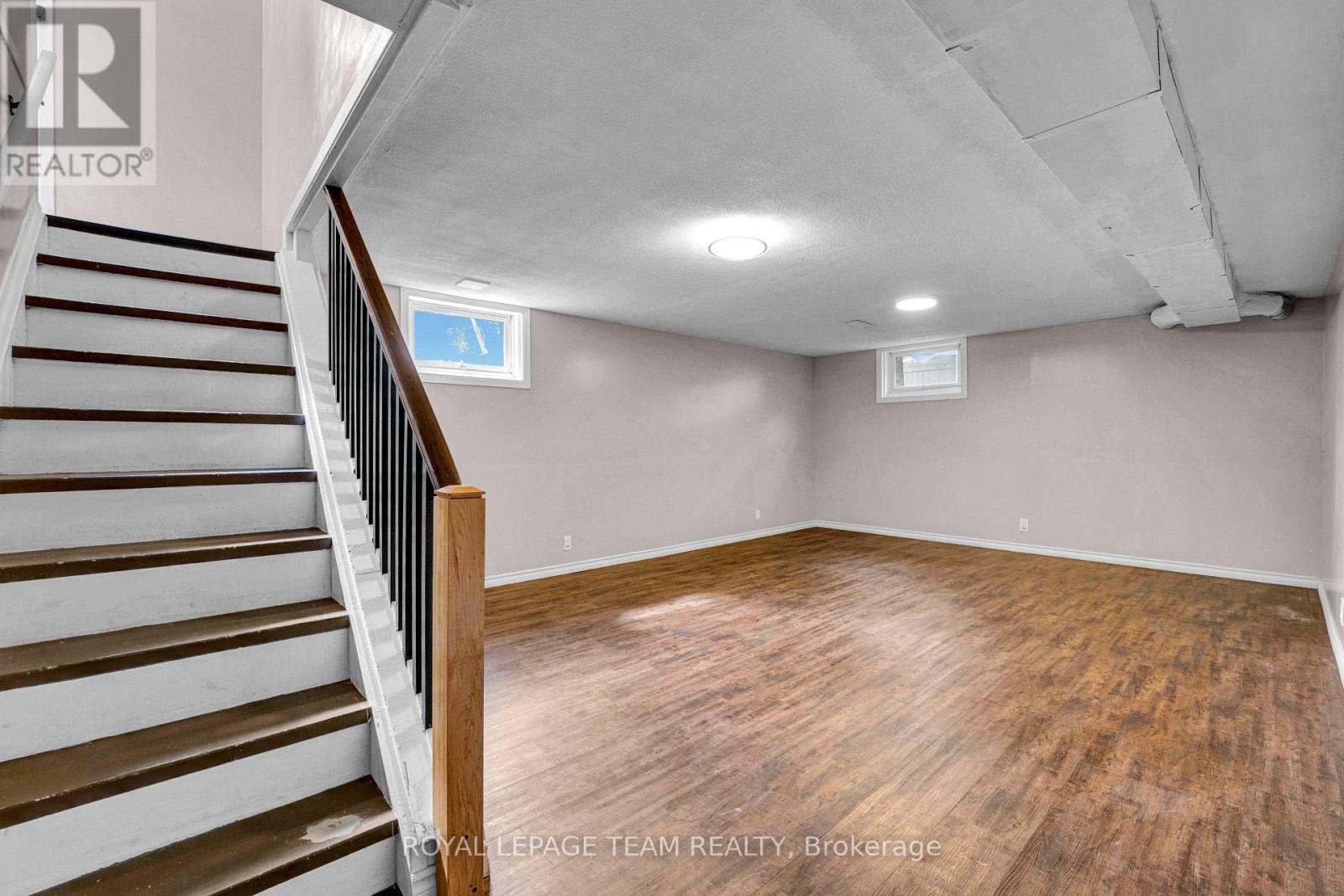 101 COUNTRY LANE W - Image 32