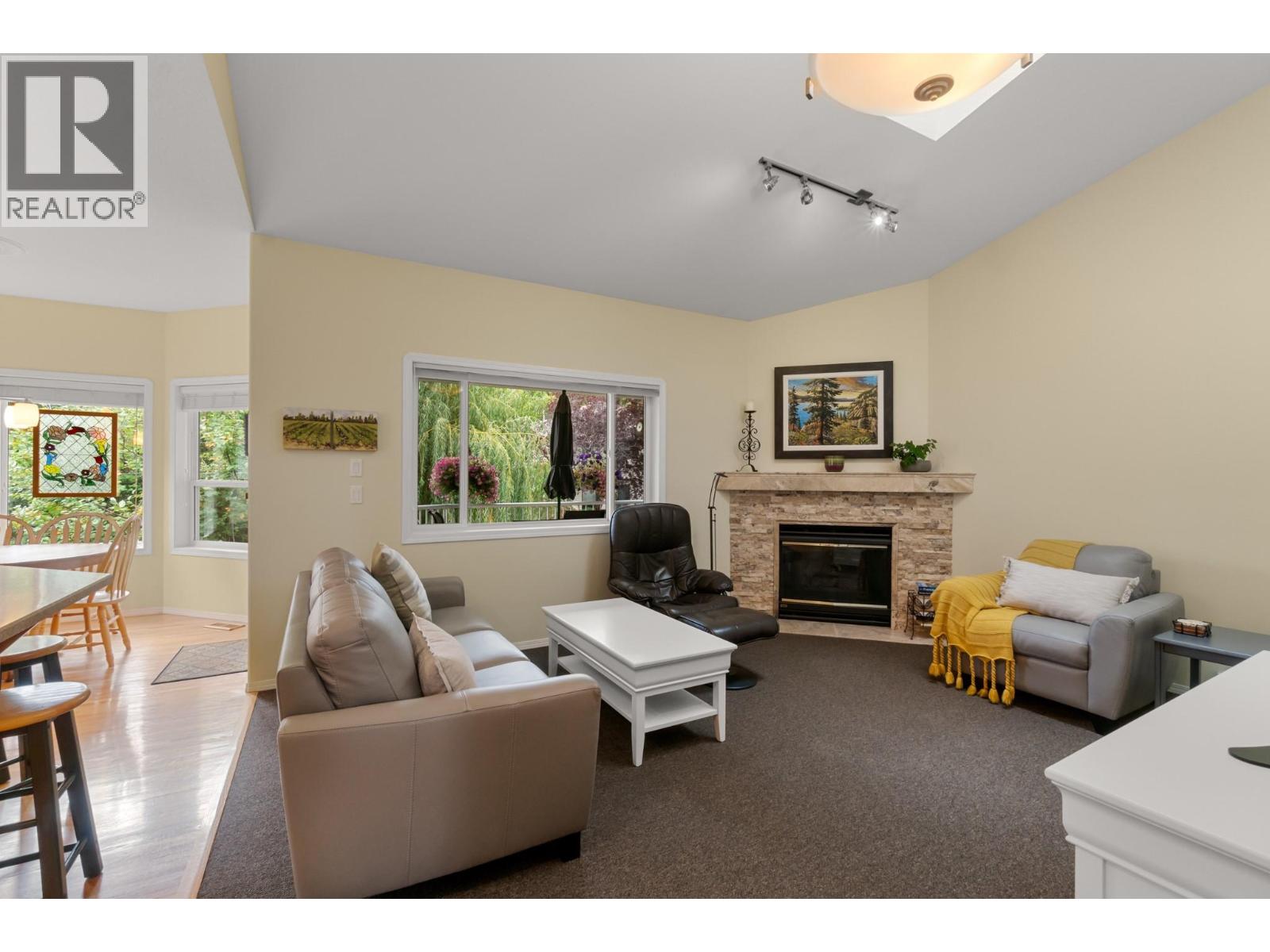  294 Knightsbridge Way, Kelowna