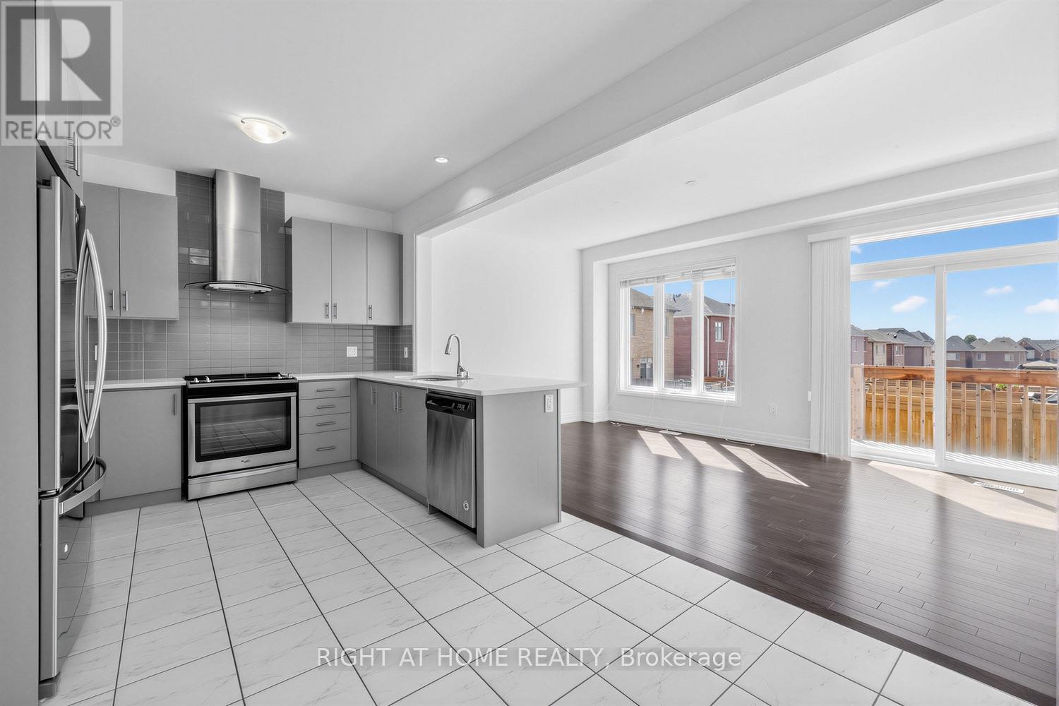 6 Gillivary Drive, Whitby, ON photo 10