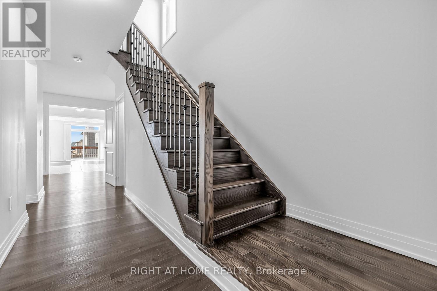 6 Gillivary Drive, Whitby, ON photo 2