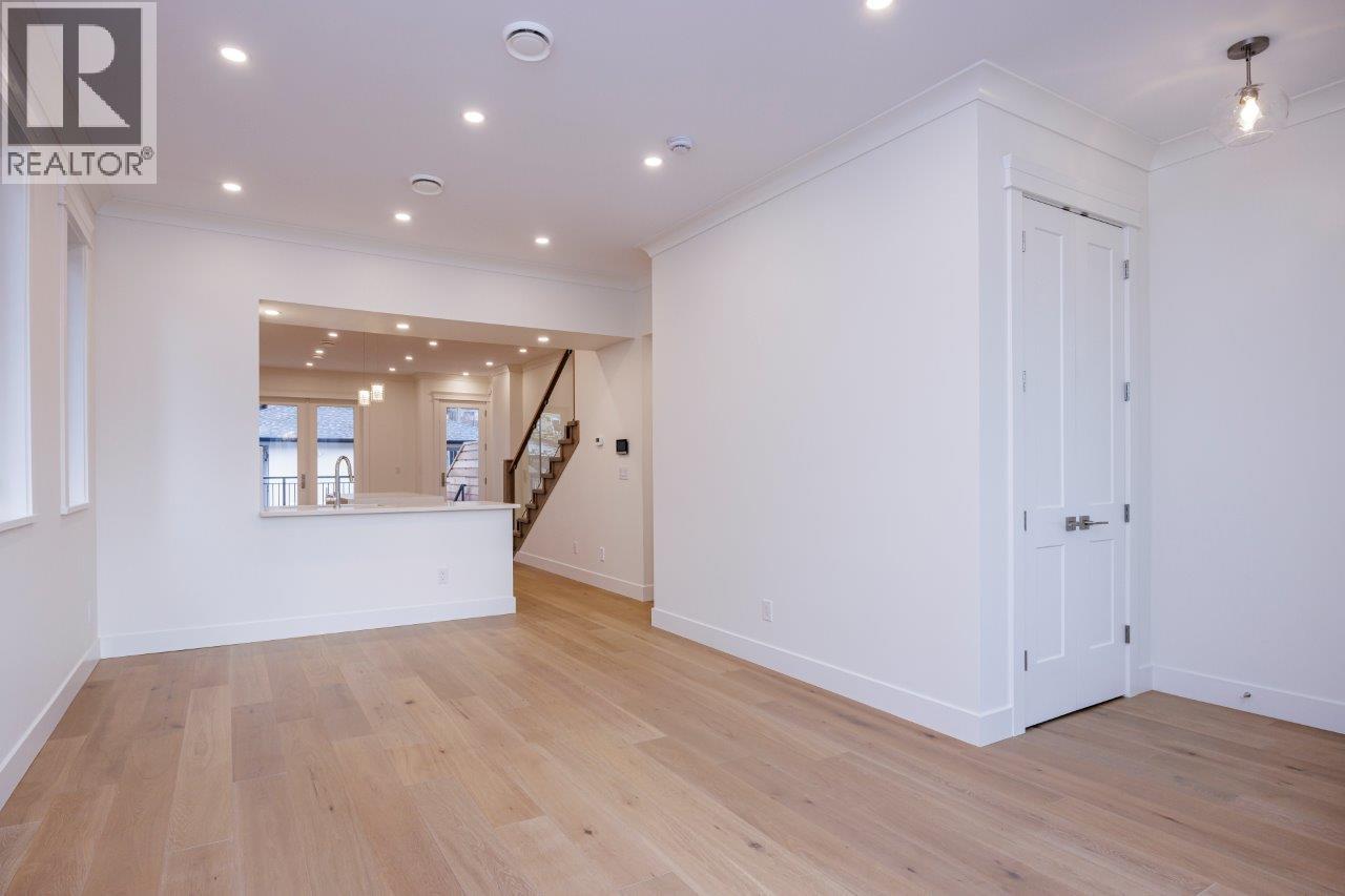 254 E 18TH STREET, North Vancouver