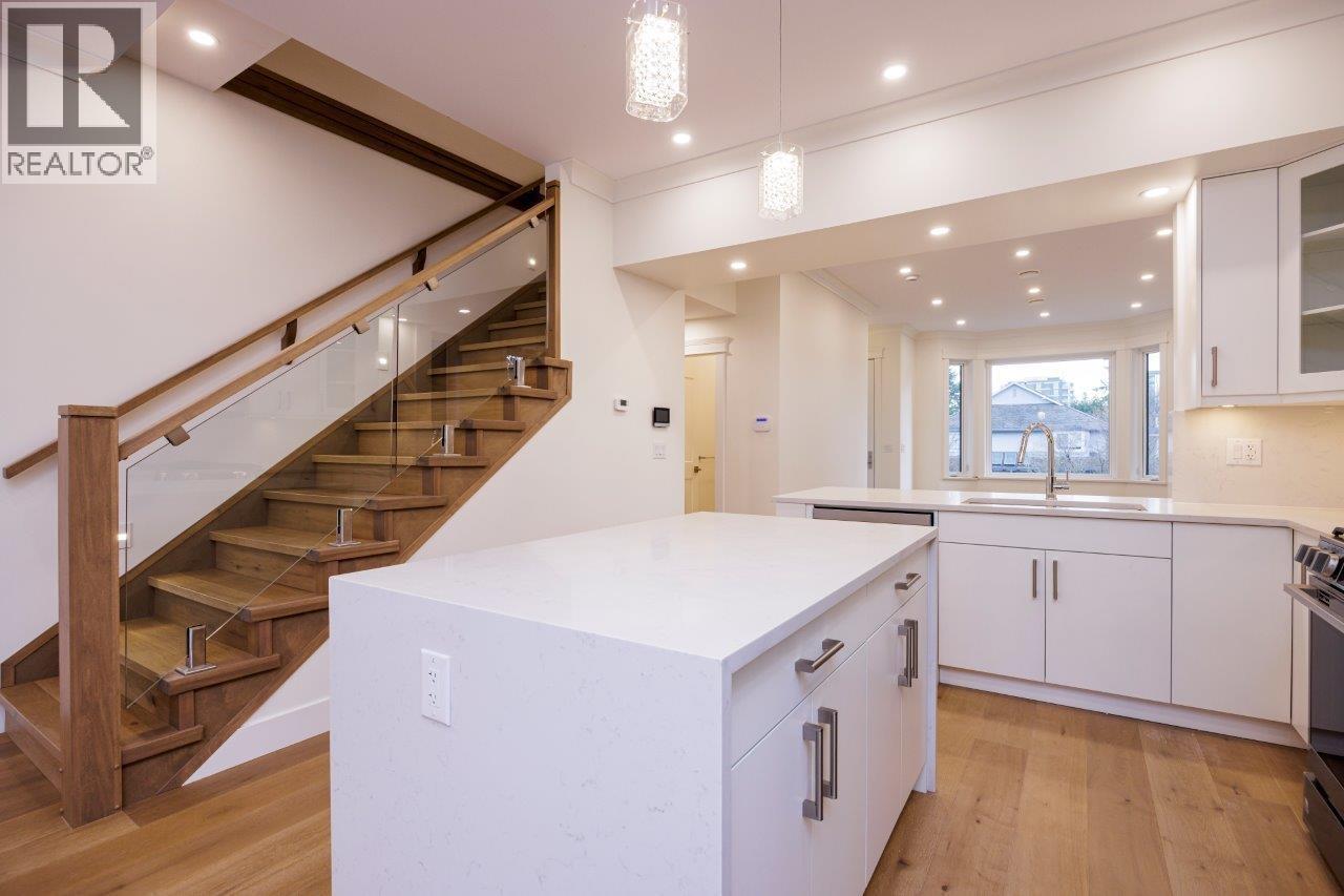 254 E 18TH STREET, North Vancouver