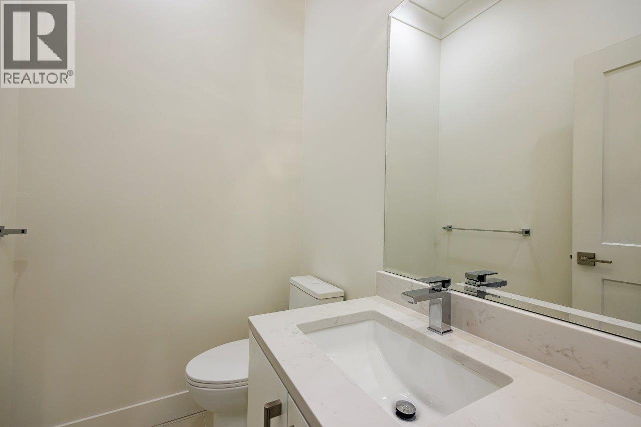 254 E 18TH STREET, North Vancouver