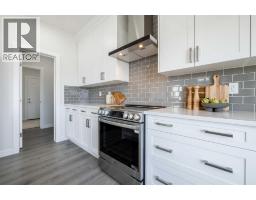 5pc Bathroom - 9 Quartz Gate, Balzac, AB T4B5W7 Photo 12