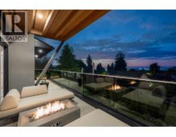 255 Sandringham Crescent, North Vancouver, BC V7N2R7 Photo 10