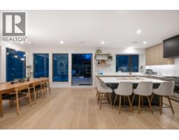255 Sandringham Crescent, North Vancouver, BC V7N2R7 Photo 12