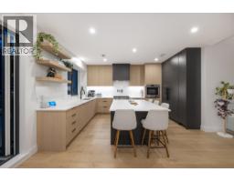 255 Sandringham Crescent, North Vancouver, BC V7N2R7 Photo 14