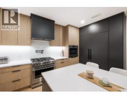 255 Sandringham Crescent, North Vancouver, BC V7N2R7 Photo 15