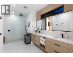 255 Sandringham Crescent, North Vancouver, BC V7N2R7 Photo 24