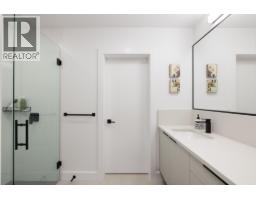 255 Sandringham Crescent, North Vancouver, BC V7N2R7 Photo 32