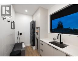 255 Sandringham Crescent, North Vancouver, BC V7N2R7 Photo 36
