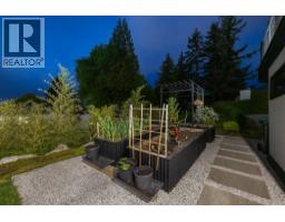 255 Sandringham Crescent, North Vancouver, BC V7N2R7 Photo 38