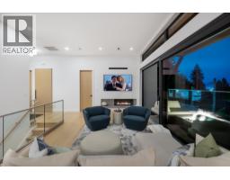 255 Sandringham Crescent, North Vancouver, BC V7N2R7 Photo 8