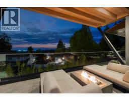 255 Sandringham Crescent, North Vancouver, BC V7N2R7 Photo 9