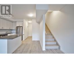 21 - 17 Lytham Green Circle, Newmarket, ON L3Y0H4 Photo 17