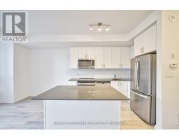 21 - 17 Lytham Green Circle, Newmarket, ON L3Y0H4 Photo 8