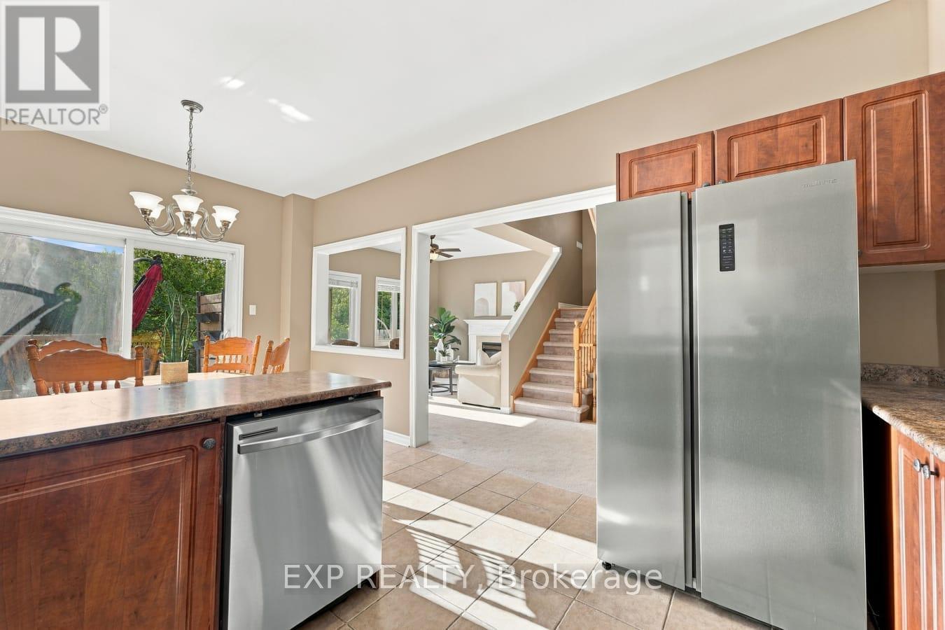 36 SALTZBURG CRESCENT - 12