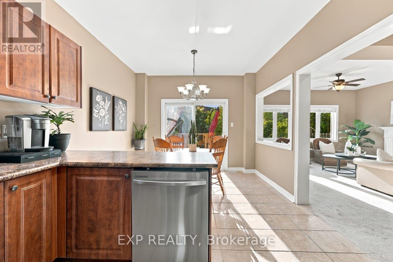 36 SALTZBURG CRESCENT - 13
