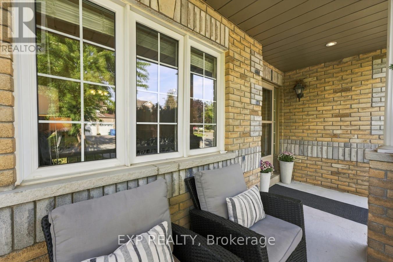 36 SALTZBURG CRESCENT - 2