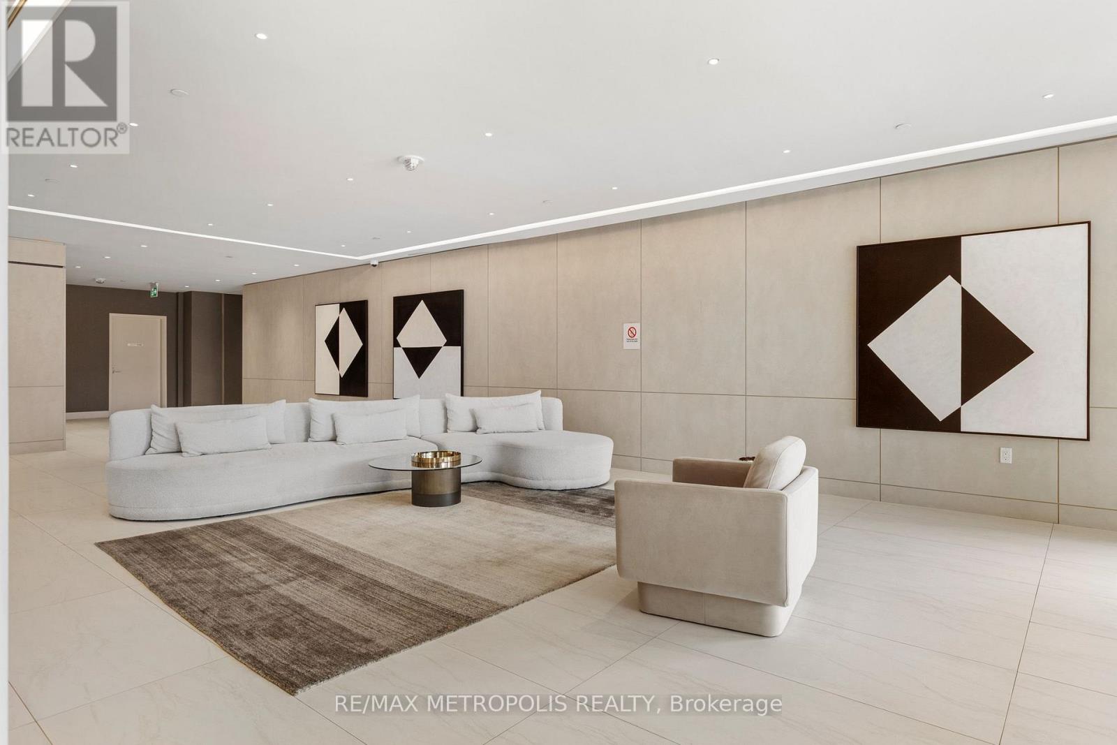#2504 30 UPPER MALL WAY - Image 33