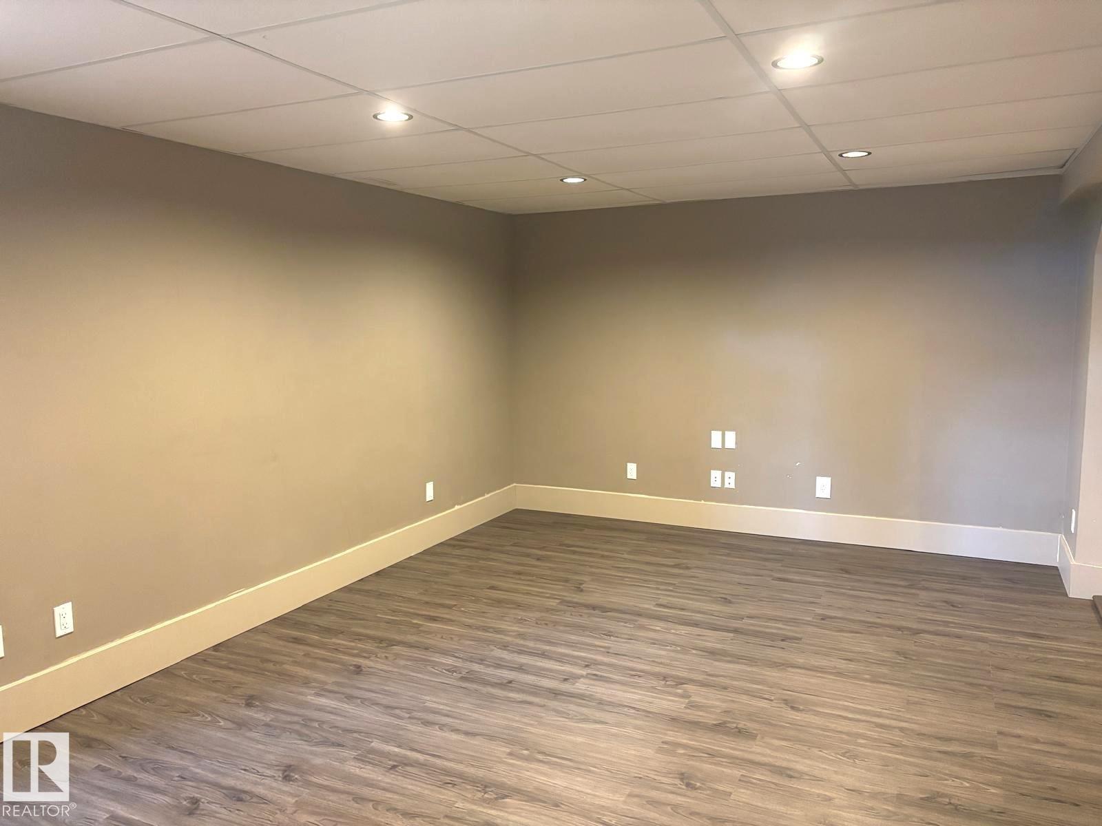 4464 36 ST - 28