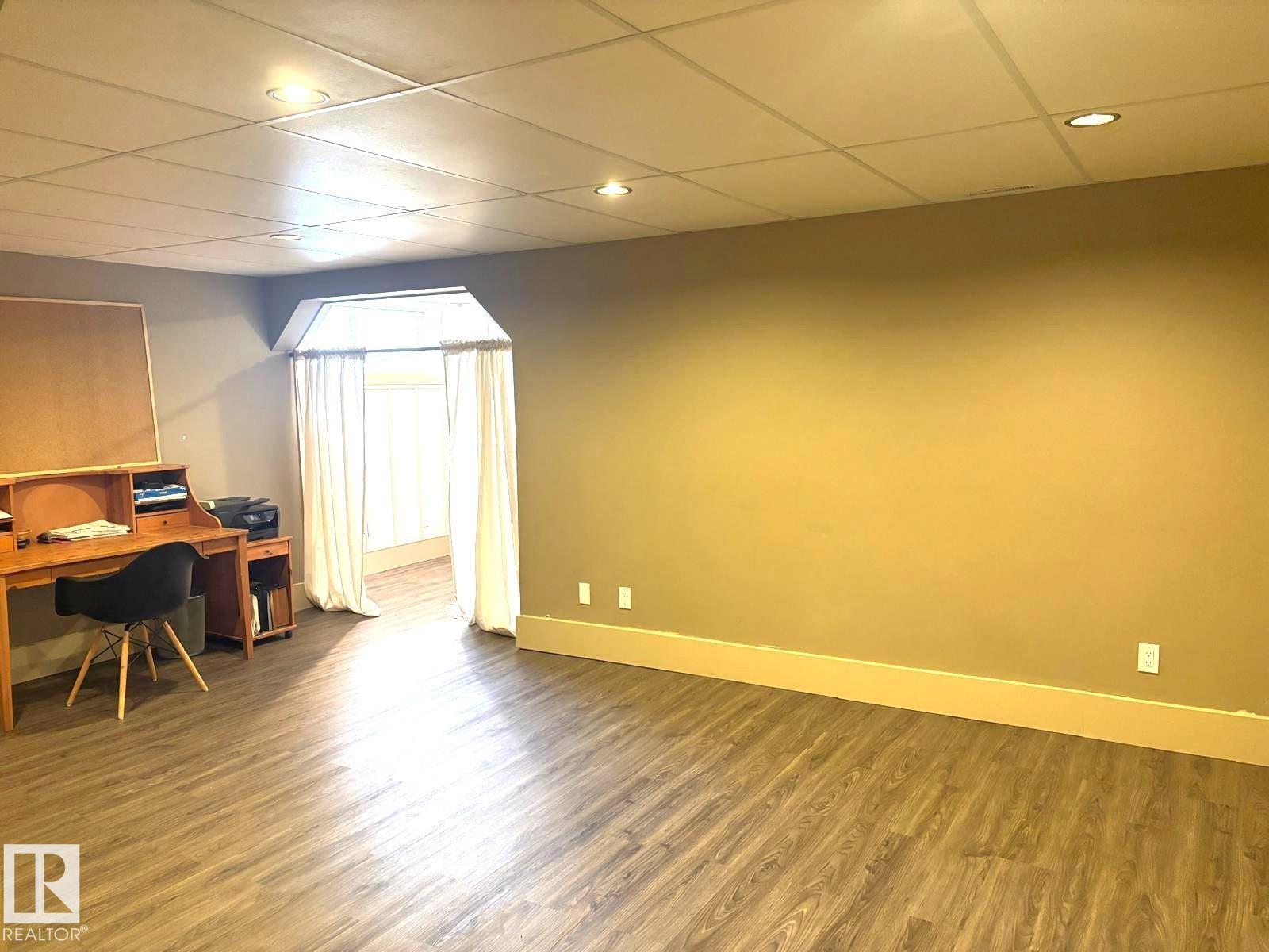 4464 36 ST - 29