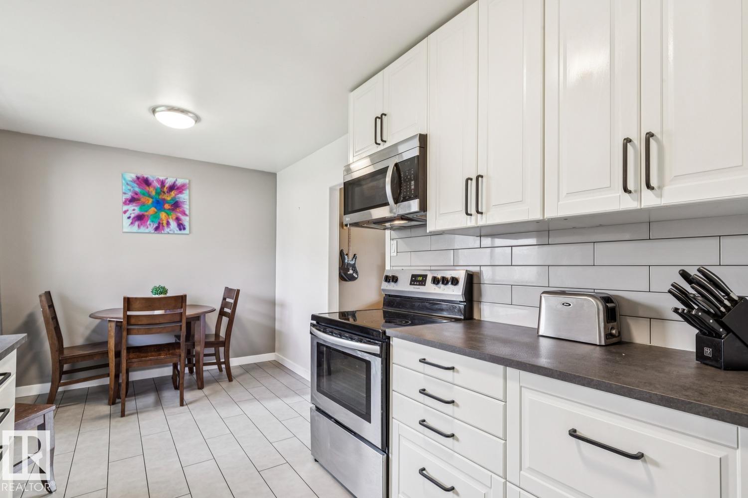 16522 104 AV NW - 10
