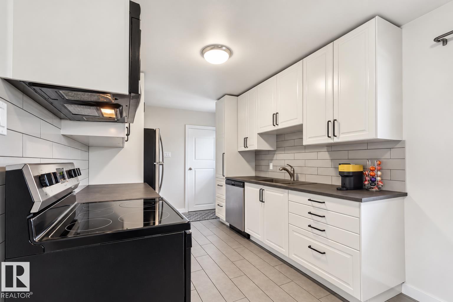 16522 104 AV NW - 8