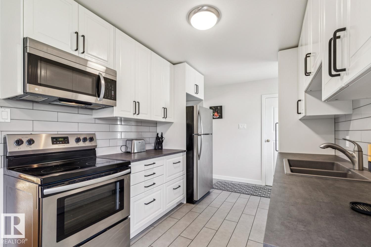 16522 104 AV NW - 9