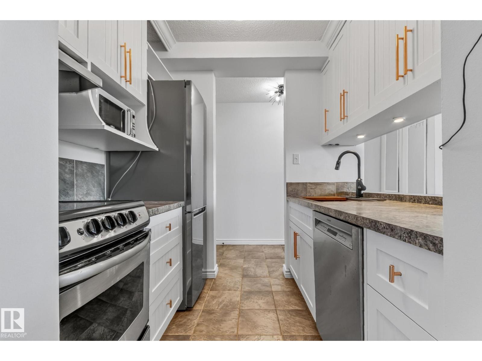 #704 11007 83 AV NW - 9