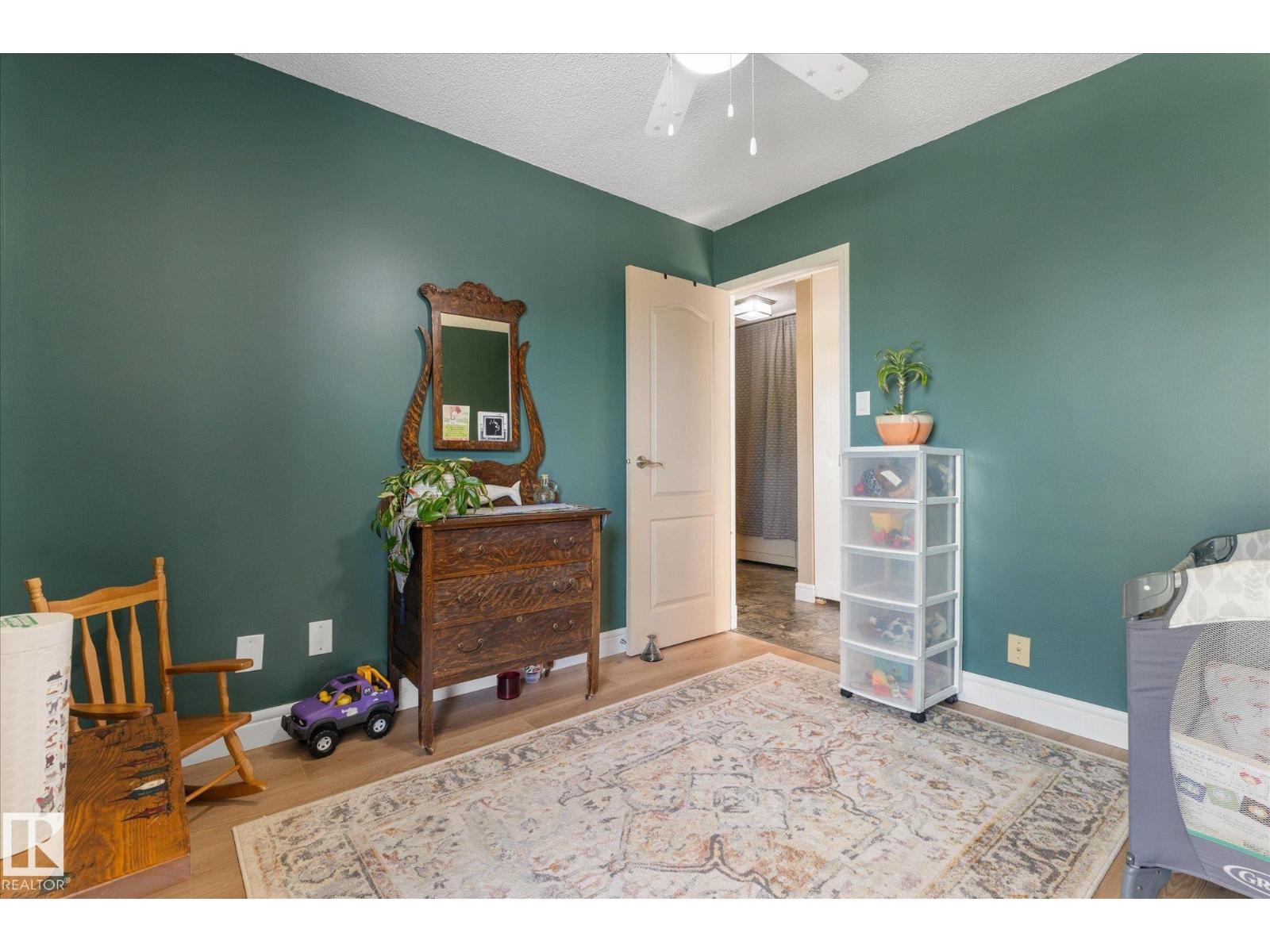 11230 18 AV NW - Image 33