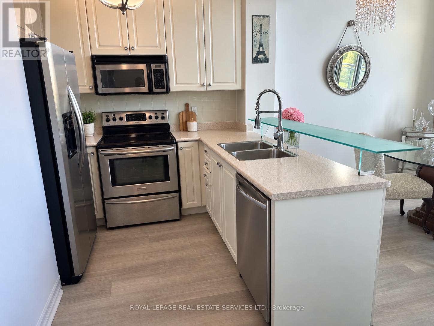 Photo of 505 - 220 BURNHAMTHORPE ROAD W