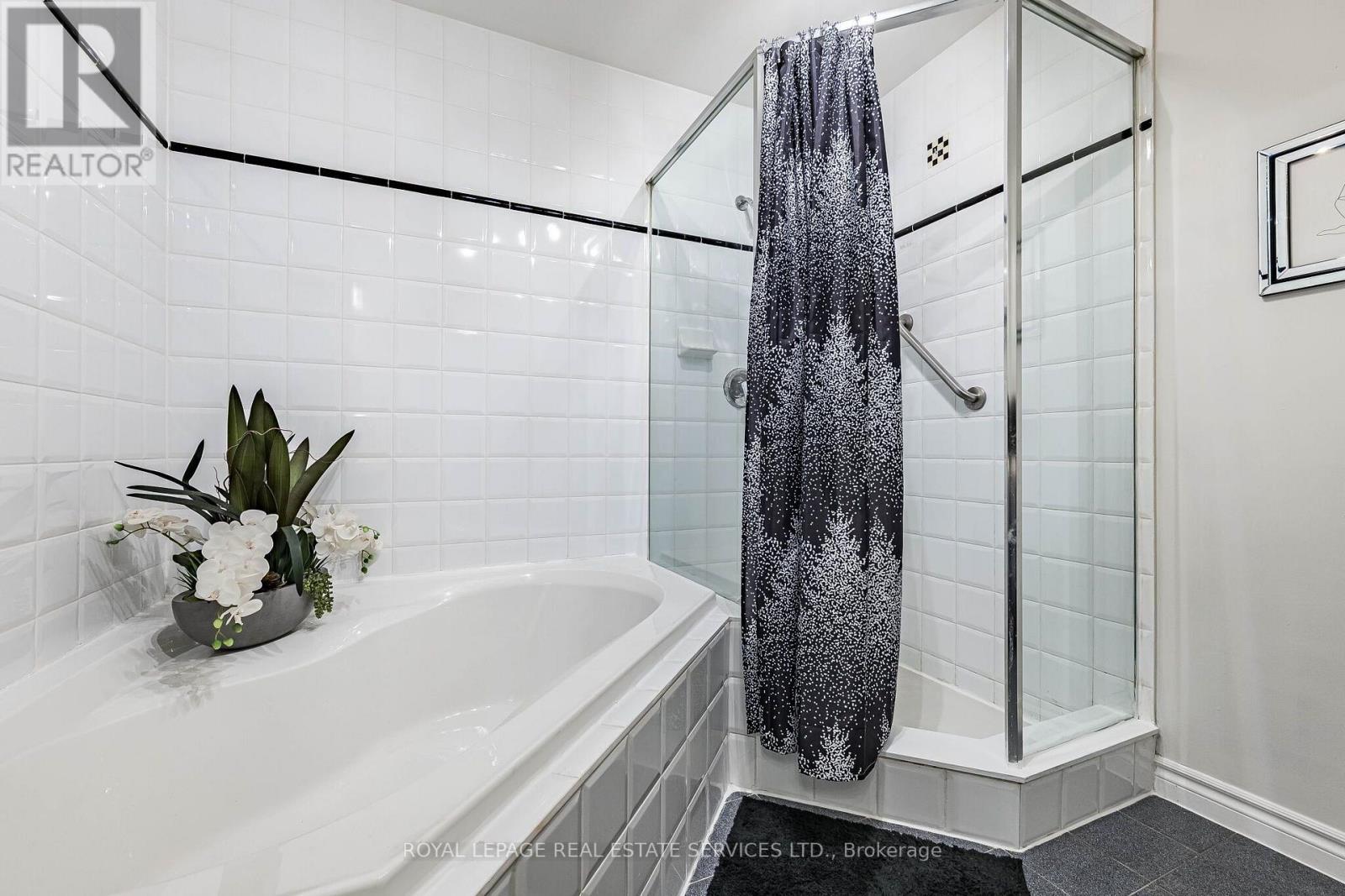 #PH7 1 BELVEDERE COURT - Image 30