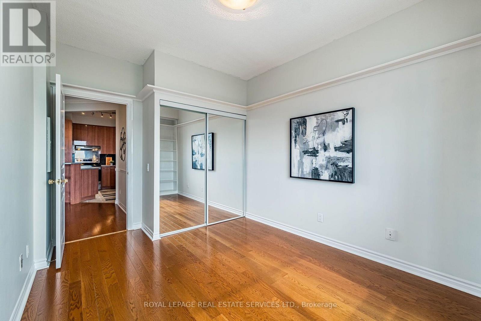 #PH7 1 BELVEDERE COURT - Image 32