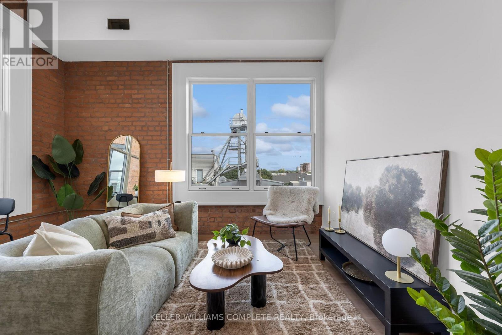 Photo of 56 York Boulevard