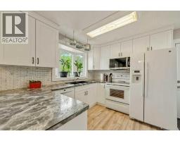 Family room - 218 Mcdermott Road, Coalhurst, AB T0L0V0 Photo 6