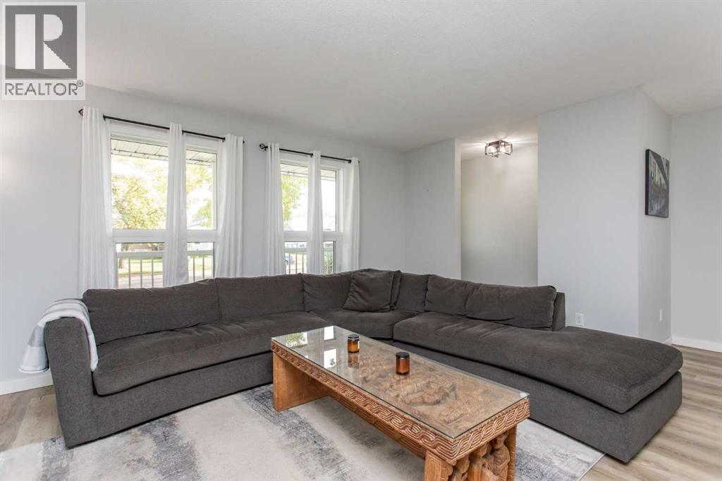 54 Avenue, Ponoka