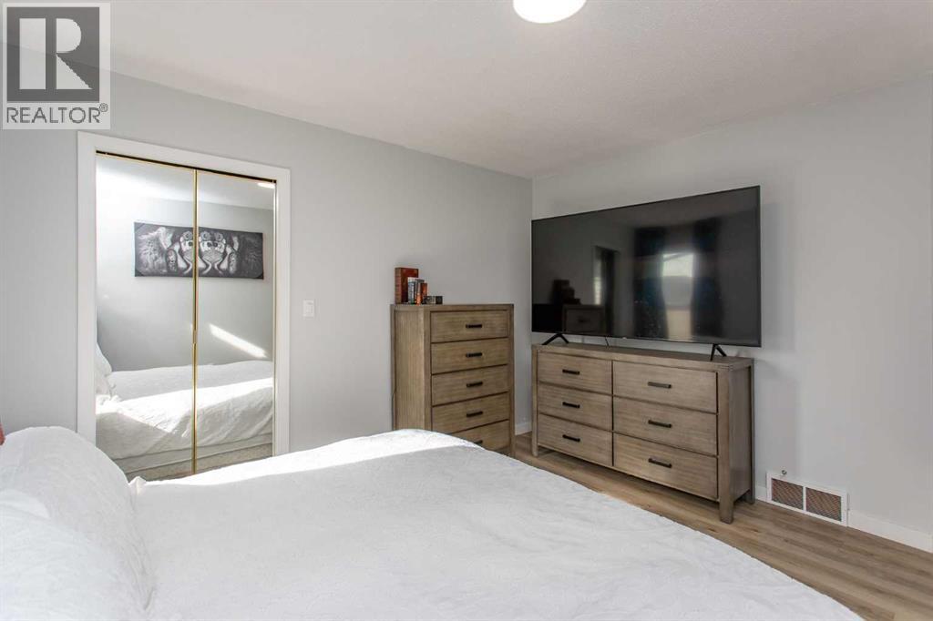 54 Avenue, Ponoka