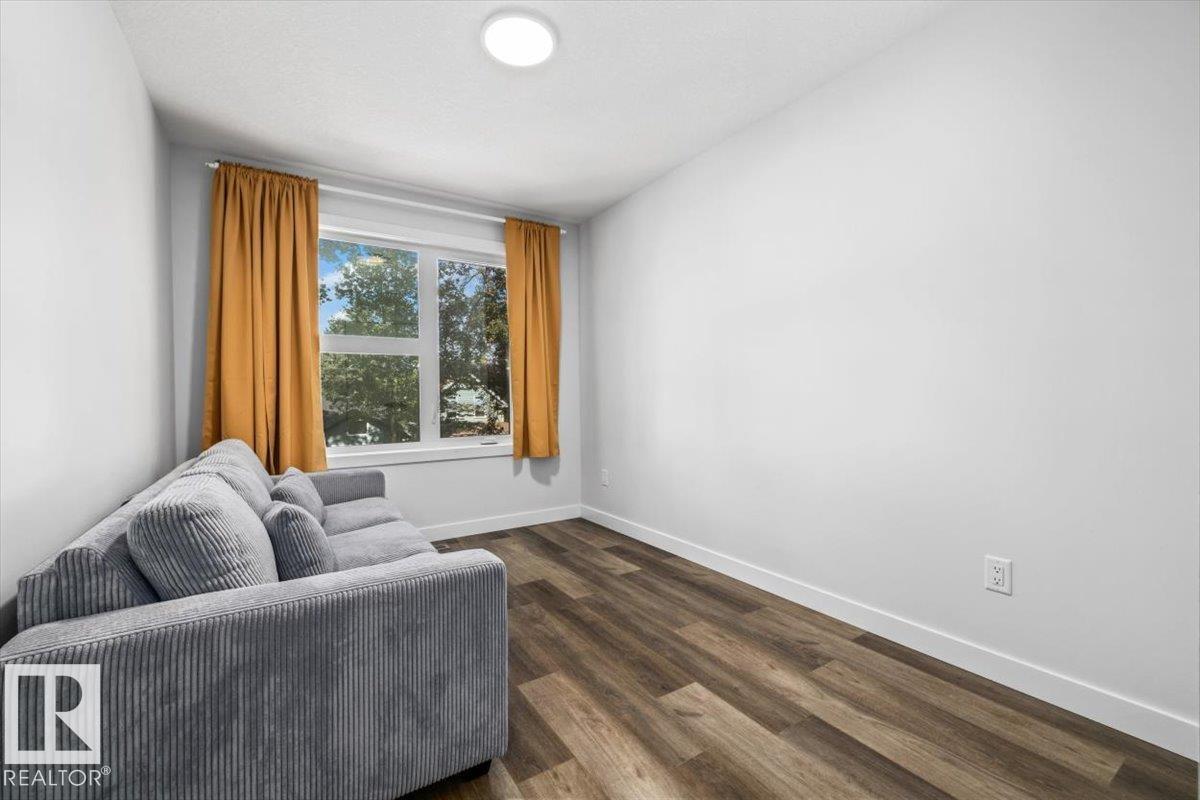 9817 77 AV NW - 29