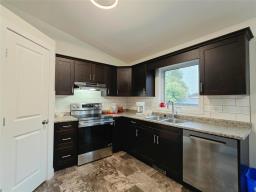 15 Exeter Drive, Morden, MB R6M0E3 Photo 12
