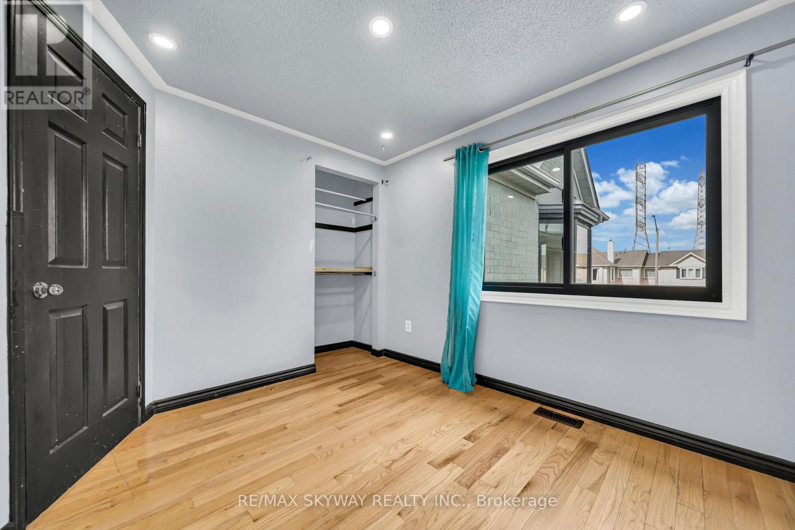 2055 BLUE RIDGE CRESCENT - Image 33