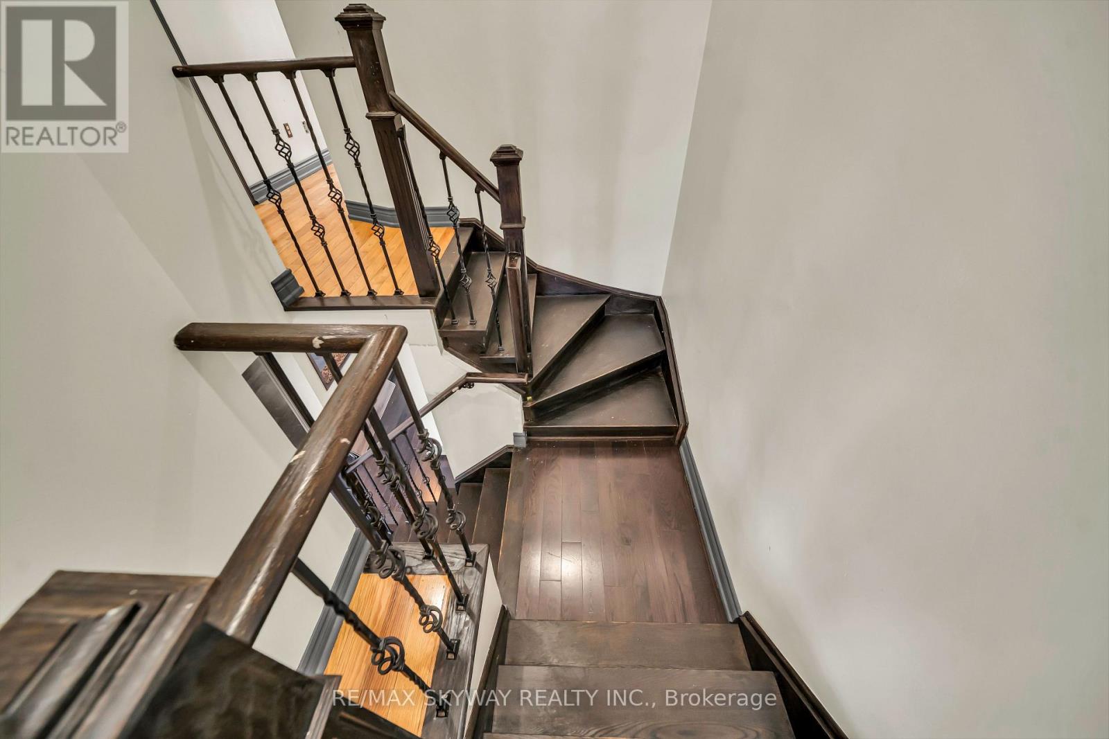 2055 BLUE RIDGE CRESCENT - 20