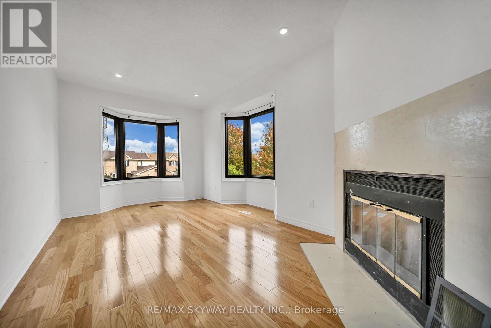 2055 BLUE RIDGE CRESCENT - 31
